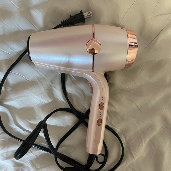Blowdryer - Picture 2 of 3